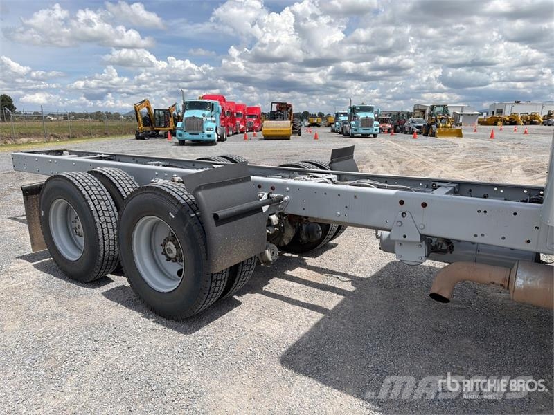 Kenworth T660 6x4 Sleeper Camion Chasis Cabina / Cab and Ch Cabines