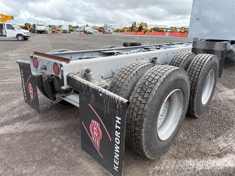 Kenworth T660 6x4 Sleeper Camion Chasis Cabina / Cab and Ch Cabines