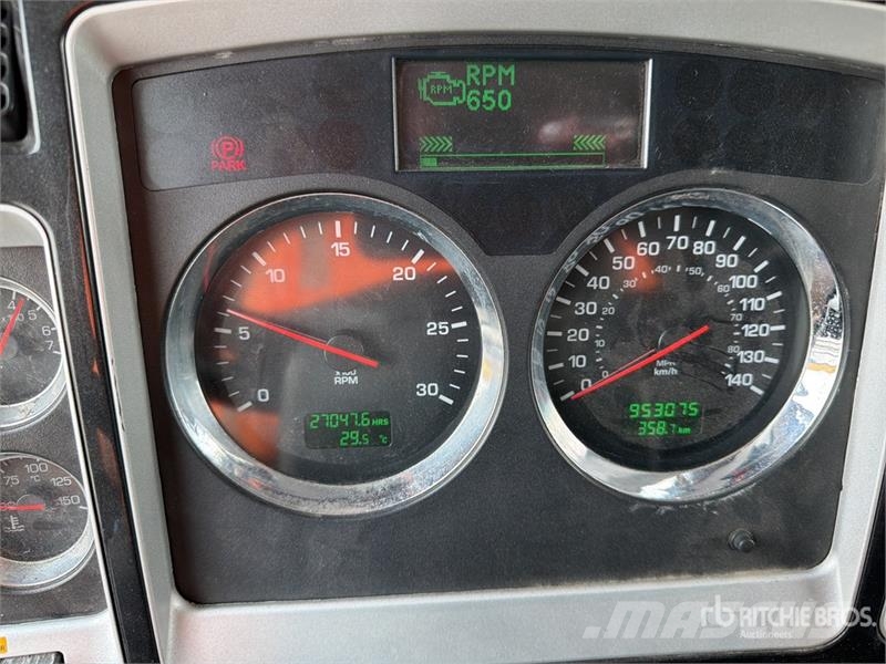 Kenworth T660 6x4 Sleeper Camion Chasis Cabina / Cab and Ch Kabinen