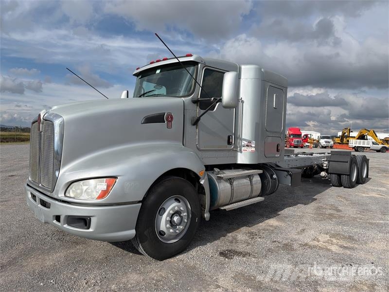 Kenworth T660 6x4 Sleeper Camion Chasis Cabina / Cab and Ch Кабины