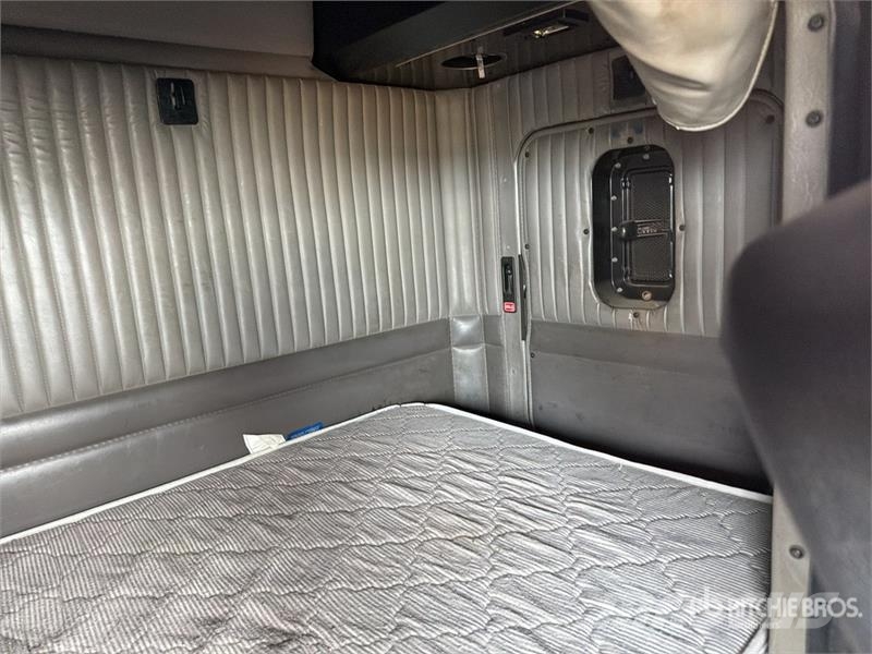 Kenworth T660 6x4 Sleeper Camion Chasis Cabina / Cab and Ch Kabinen
