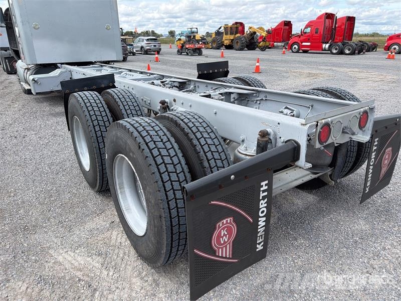Kenworth T660 6x4 Sleeper Camion Chasis Cabina / Cab and Ch Cabines
