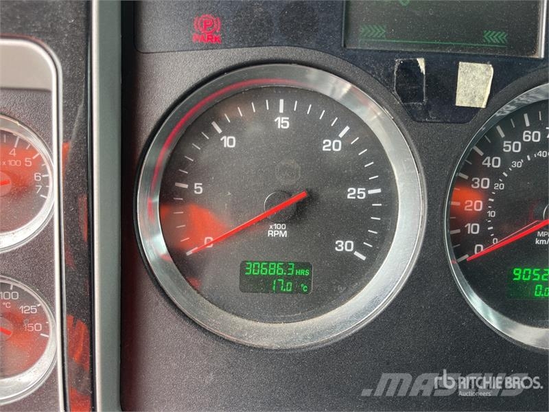 Kenworth T660 6x4 Sleeper Camion Chasis Cabina / Cab and Ch Kabine i unutrašnjost