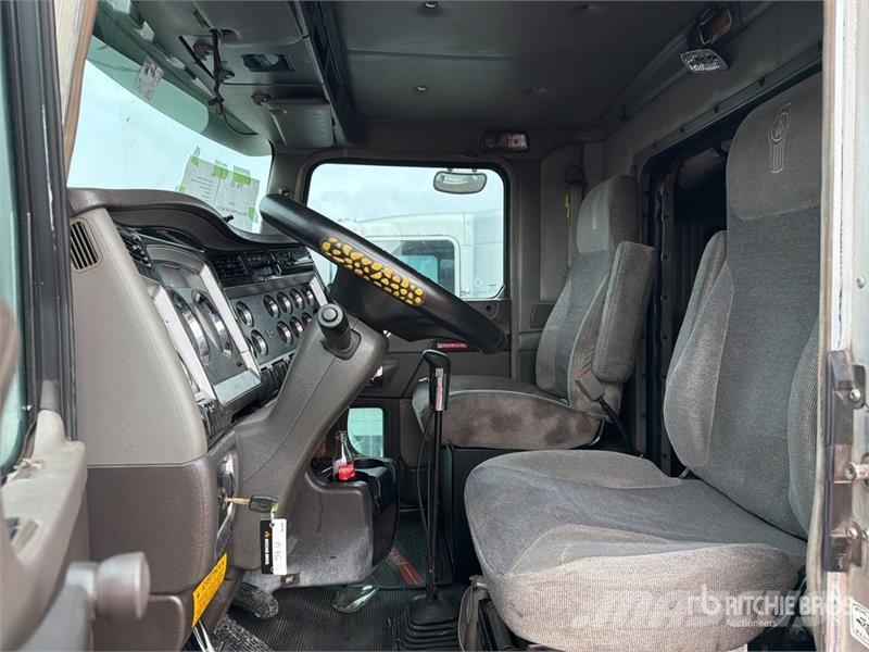 Kenworth T660 6x4 Sleeper Camion Chasis Cabina / Cab and Ch Kabine i unutrašnjost