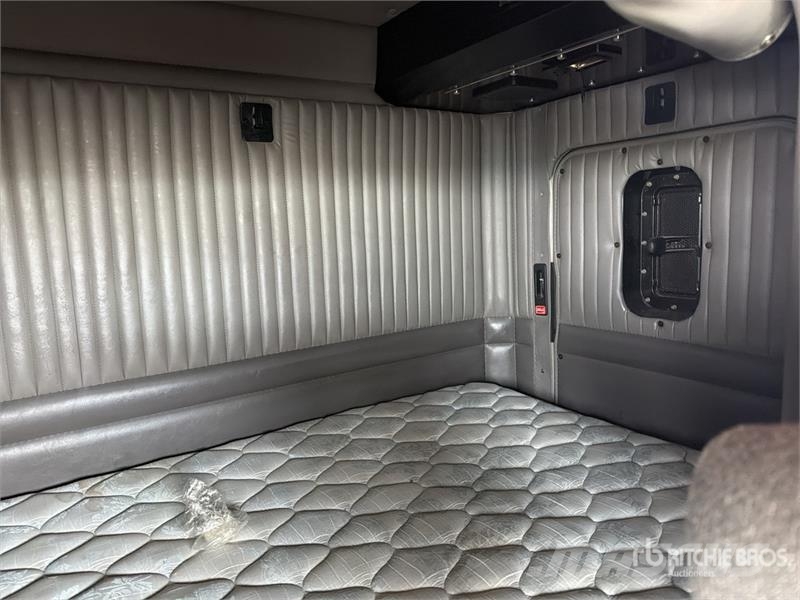 Kenworth T660 6x4 Sleeper Camion Chasis Cabina / Cab and Ch Kabine i unutrašnjost