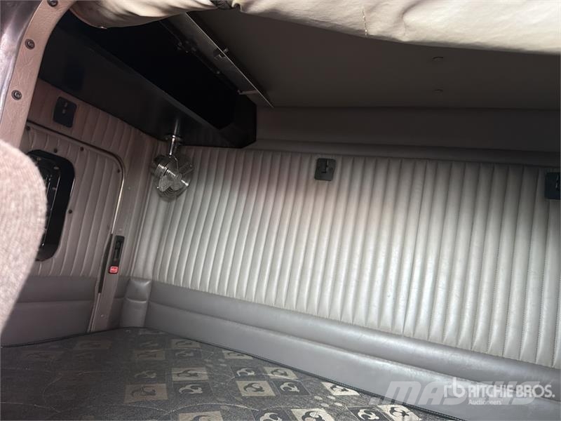 Kenworth T660 6x4 Sleeper Camion Chasis Cabina / Cab and Ch Kabiny i wnętrze