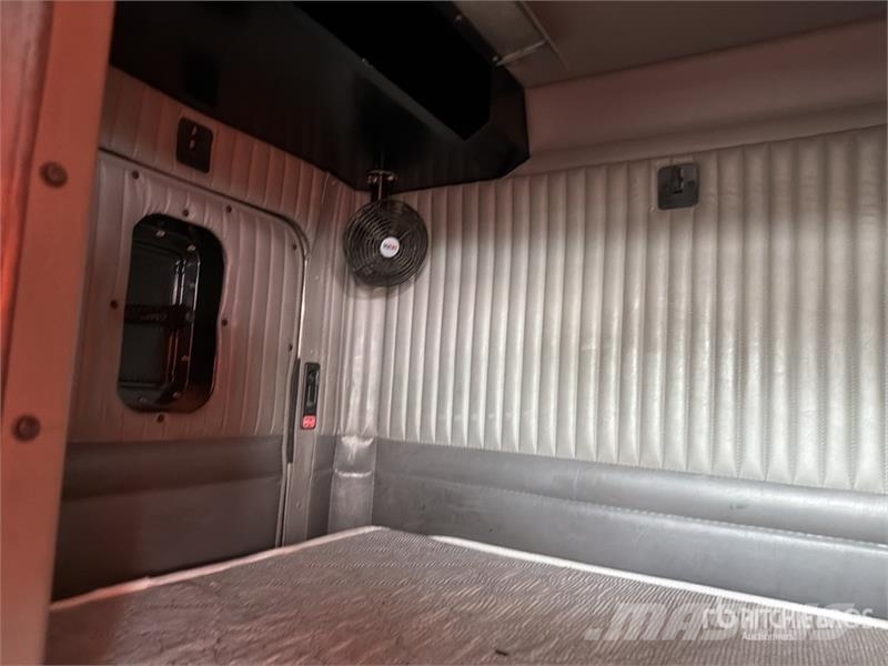 Kenworth T660 6x4 Sleeper Camion Chasis Cabina / Cab and Ch Cabines
