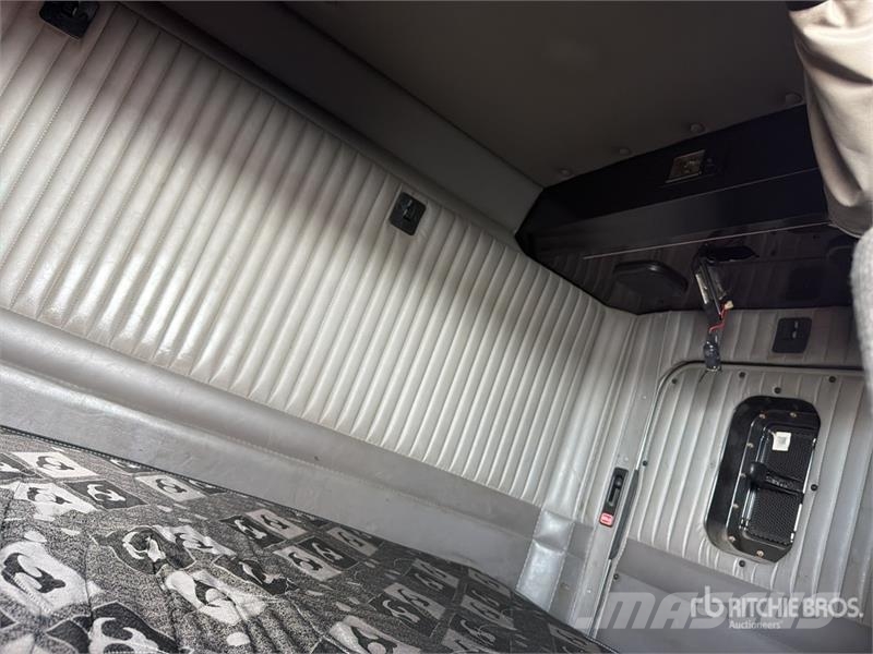 Kenworth T660 6x4 Sleeper Camion Chasis Cabina / Cab and Ch Cabines