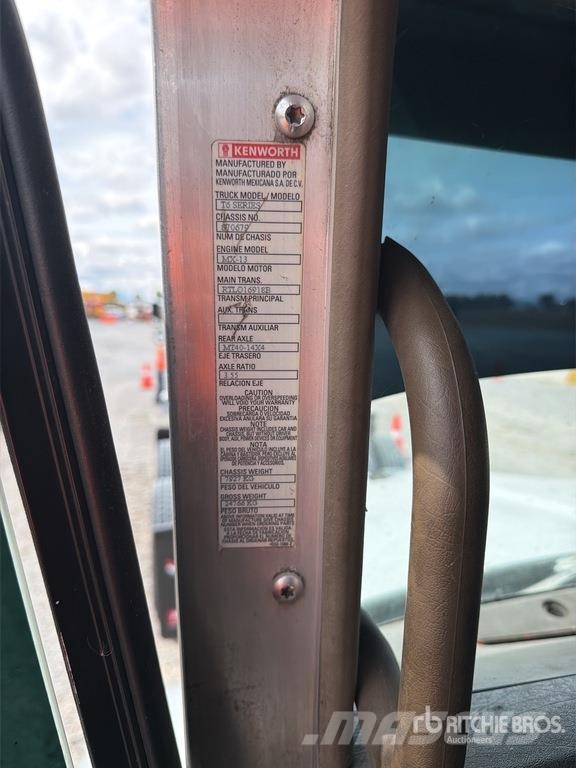 Kenworth T660 6x4 Sleeper Camion Chasis Cabina / Cab and Ch Cabines