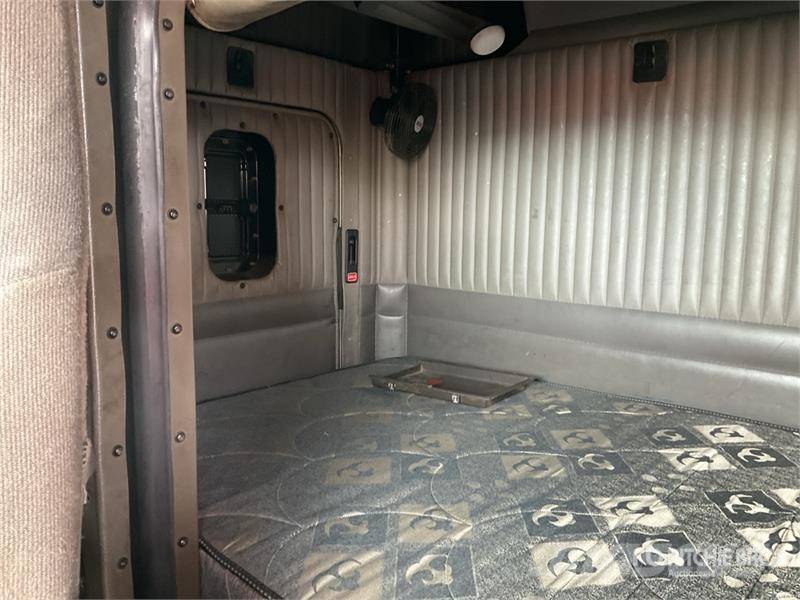 Kenworth T660 6x4 Sleeper Camion Chasis Cabina / Cab and Ch Cabine en interieur