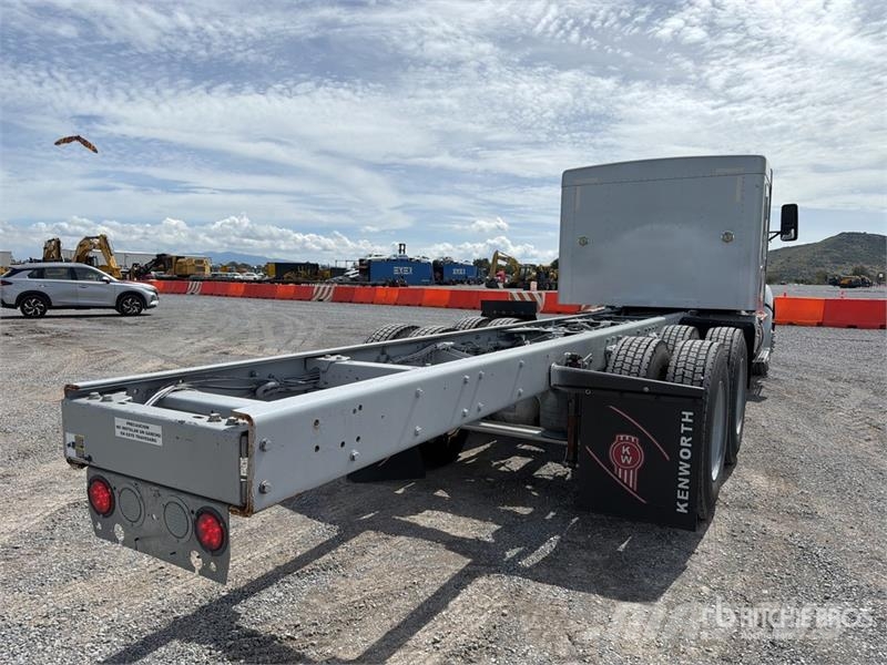 Kenworth T660 6x4 Sleeper Camion Chasis Cabina / Cab and Ch Кабіни