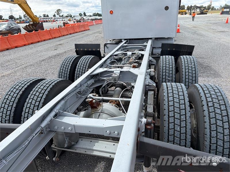 Kenworth T660 6x4 Sleeper Camion Chasis Cabina / Cab and Ch Cabines