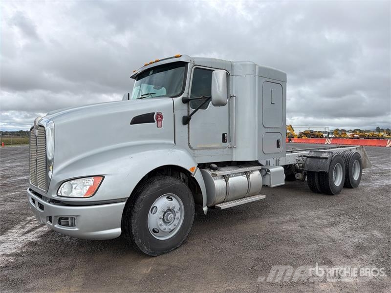 Kenworth T660 6x4 Sleeper Camion Chasis Cabina / Cab and Ch Kabine i unutrašnjost
