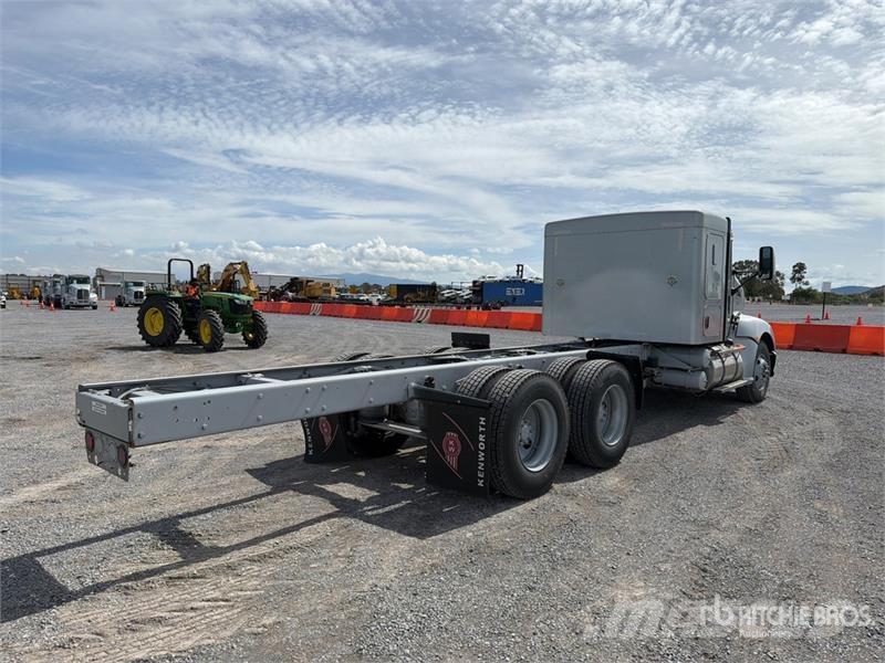 Kenworth T660 6x4 Sleeper Camion Chasis Cabina / Cab and Ch Кабіни