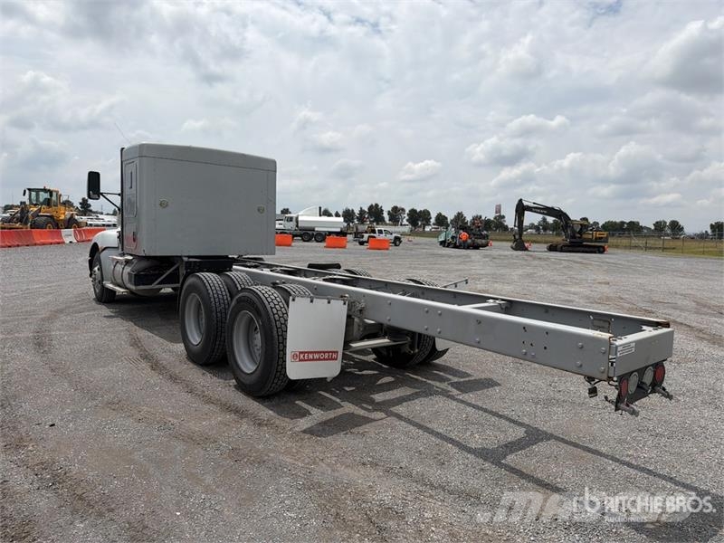 Kenworth T660 6x4 Sleeper Camion Chasis Cabina / Cab and Ch Kabinen