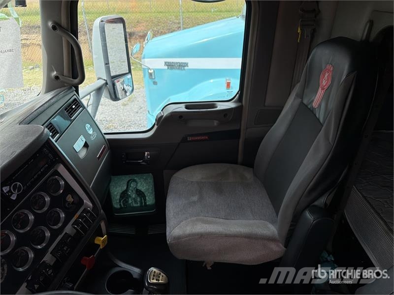 Kenworth T660 6x4 Sleeper Camion Chasis Cabina / Cab and Ch Kabinen
