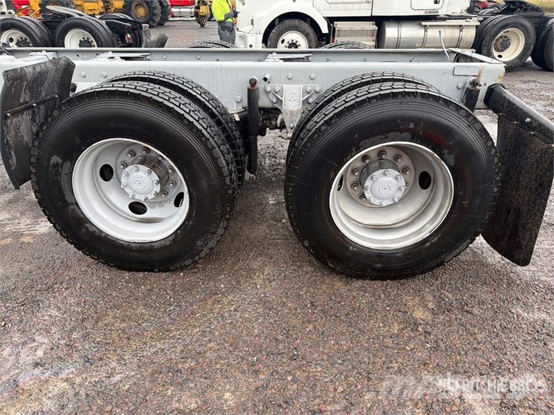 Kenworth T660 6x4 Sleeper Camion Chasis Cabina / Cab and Ch Кабини