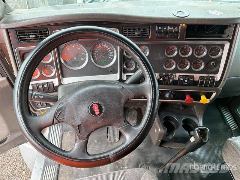 Kenworth T660 6x4 Sleeper Camion Chasis Cabina / Cab and Ch Kabine i unutrašnjost