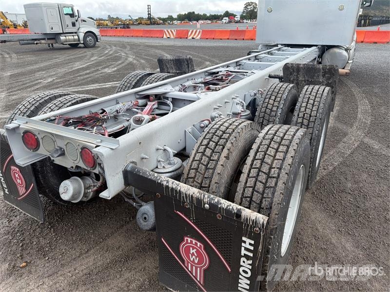 Kenworth T660 6x4 Sleeper Camion Chasis Cabina / Cab and Ch Cabines