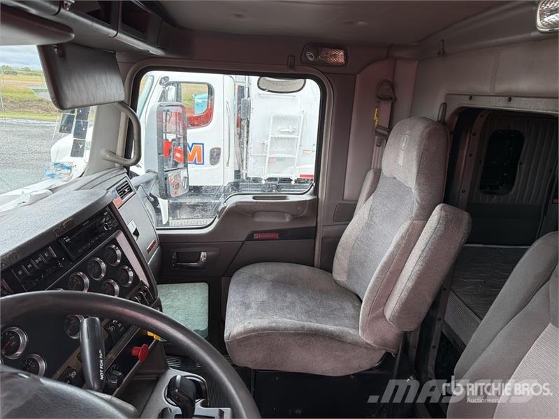 Kenworth T660 6x4 Sleeper Camion Chasis Cabina / Cab and Ch Cabines