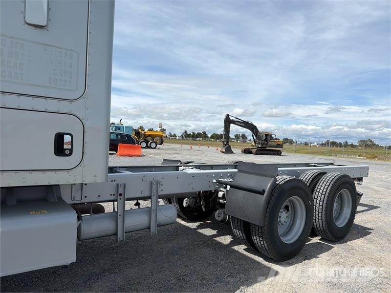 Kenworth T660 6x4 Sleeper Camion Chasis Cabina / Cab and Ch Кабіни