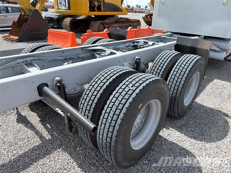 Kenworth T660 6x4 Sleeper Camion Chasis Cabina / Cab and Ch Кабіни