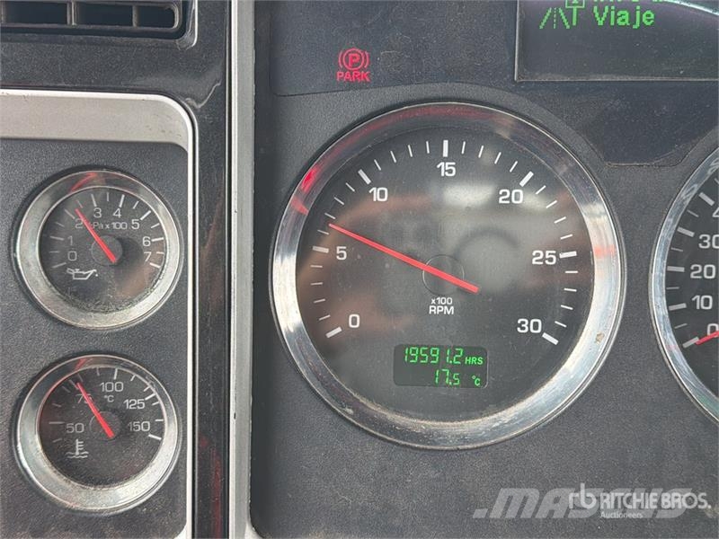 Kenworth T660 6x4 Sleeper Camion Chasis Cabina / Cab and Ch Kabine i unutrašnjost