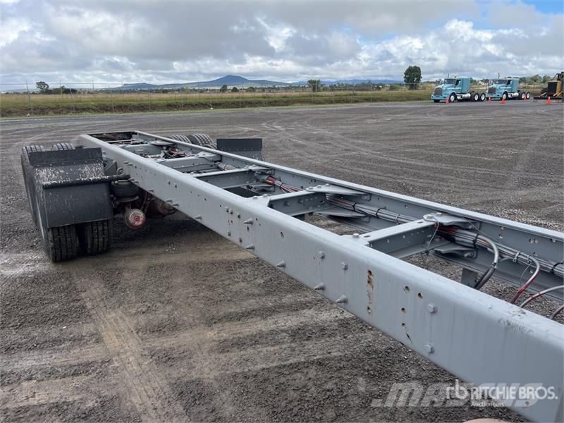 Kenworth T660 6x4 Sleeper Camion Chasis Cabina / Cab and Ch Cabines