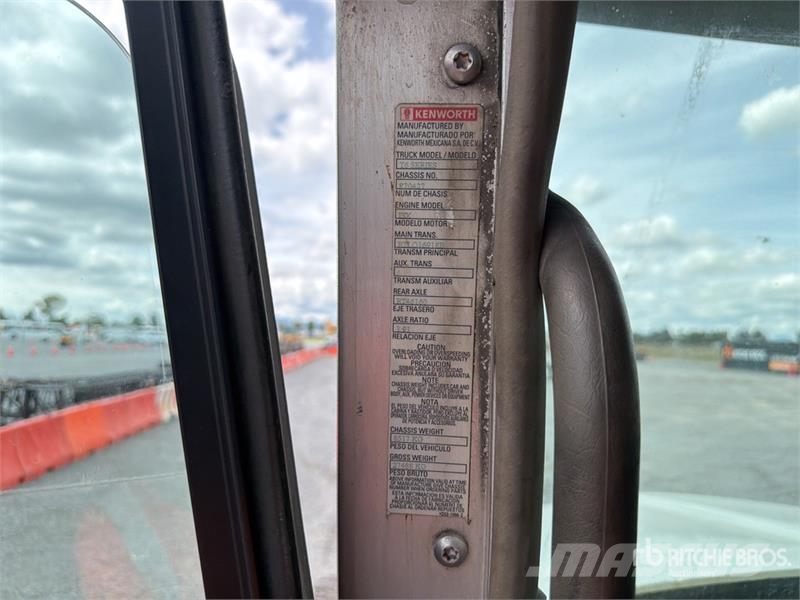 Kenworth T660 6x4 Sleeper Camion Chasis Cabina / Cab and Ch Cabines