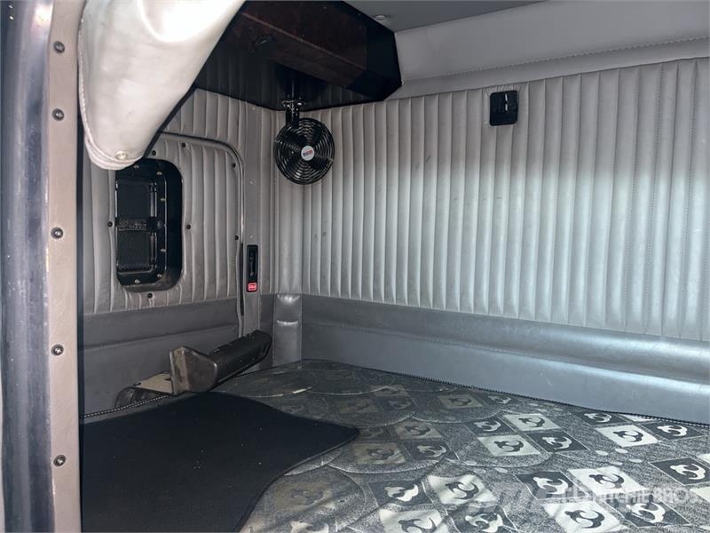 Kenworth T660 6x4 Sleeper Camion Chasis Cabina / Cab and Ch Cabines