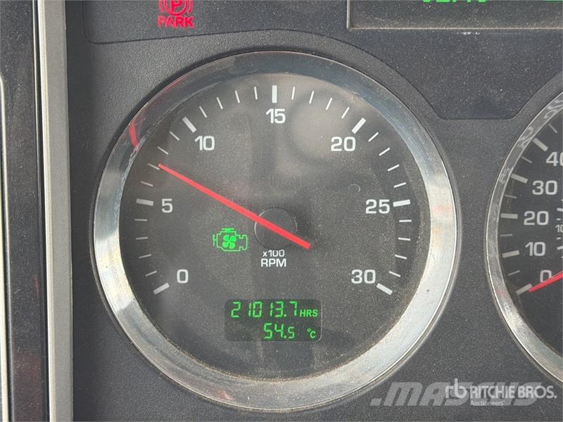 Kenworth T660 6x4 Sleeper Camion Chasis Cabina / Cab and Ch Cabine en interieur