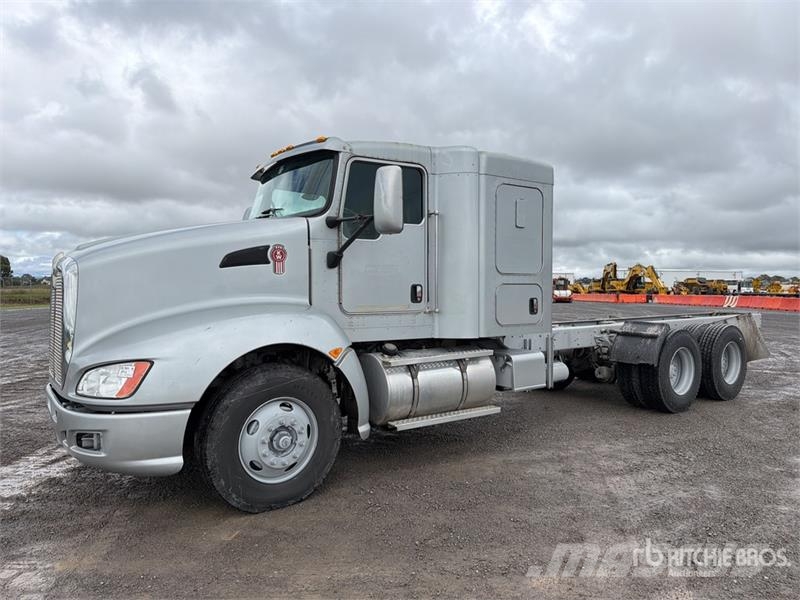 Kenworth T660 6x4 Sleeper Camion Chasis Cabina / Cab and Ch Kabine i unutrašnjost
