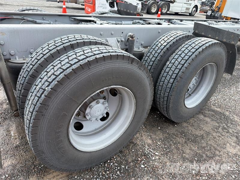 Kenworth T660 6x4 Sleeper Camion Chasis Cabina / Cab and Ch Kabiny i wnętrze