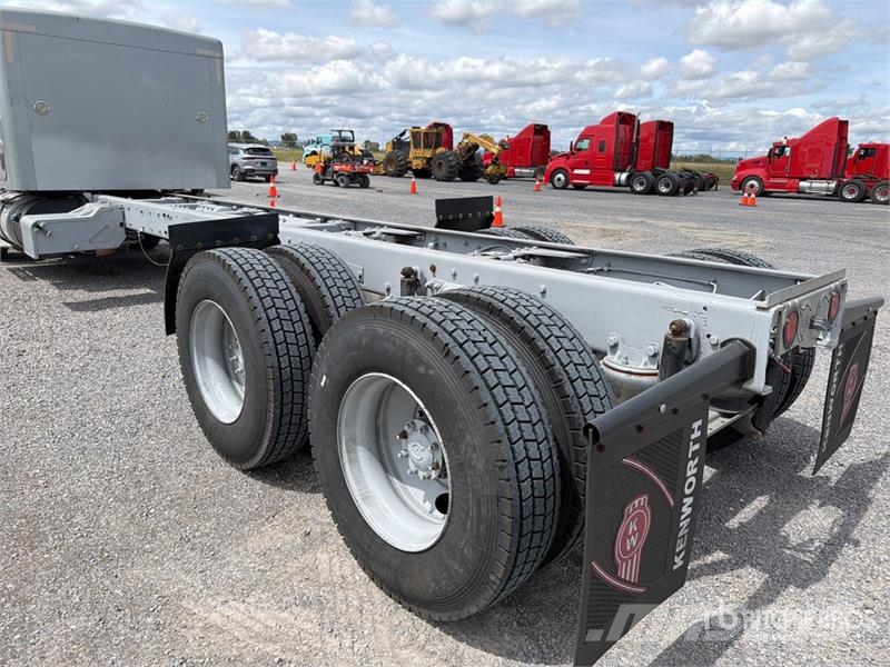Kenworth T660 6x4 Sleeper Camion Chasis Cabina / Cab and Ch Cabines