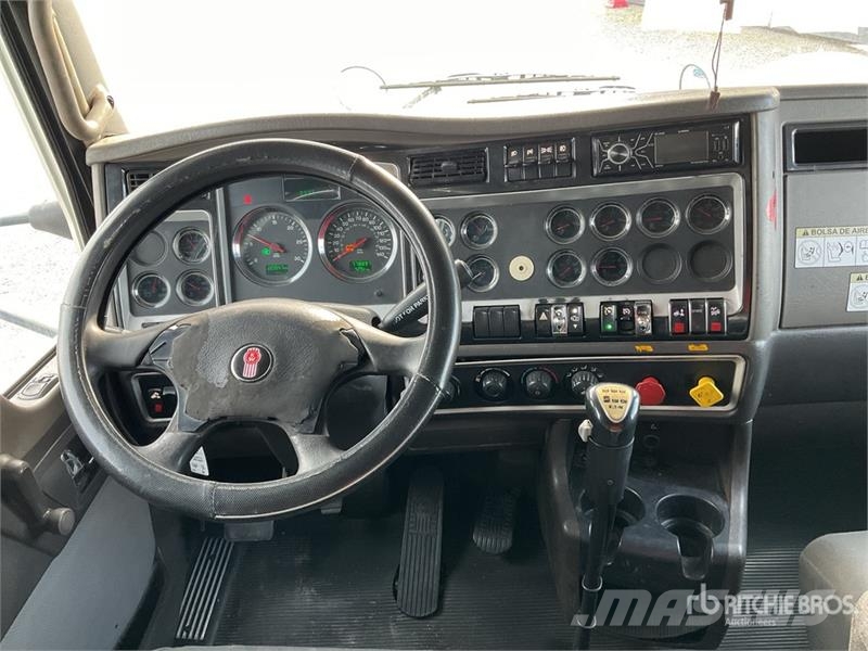 Kenworth T660 6x4 Sleeper Camion Chasis Cabina / Cab and Ch Kabine i unutrašnjost
