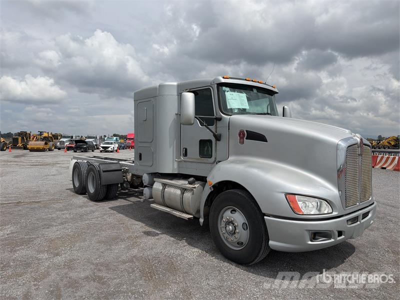 Kenworth T660 6x4 Sleeper Camion Chasis Cabina / Cab and Ch Kabinen