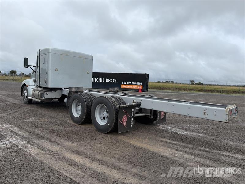 Kenworth T660 6x4 Sleeper Camion Chasis Cabina / Cab and Ch Kabine i unutrašnjost