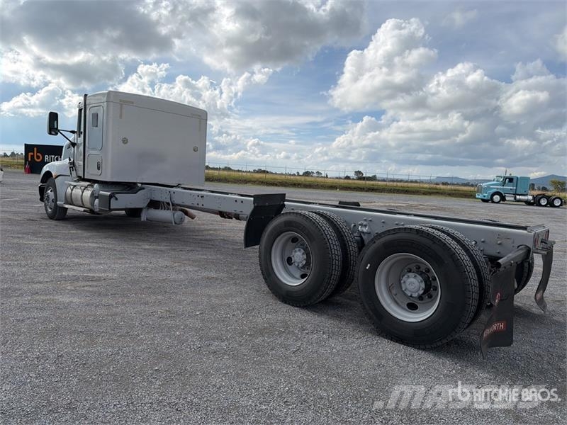 Kenworth T660 6x4 Sleeper Camion Chasis Cabina / Cab and Ch Cabine en interieur