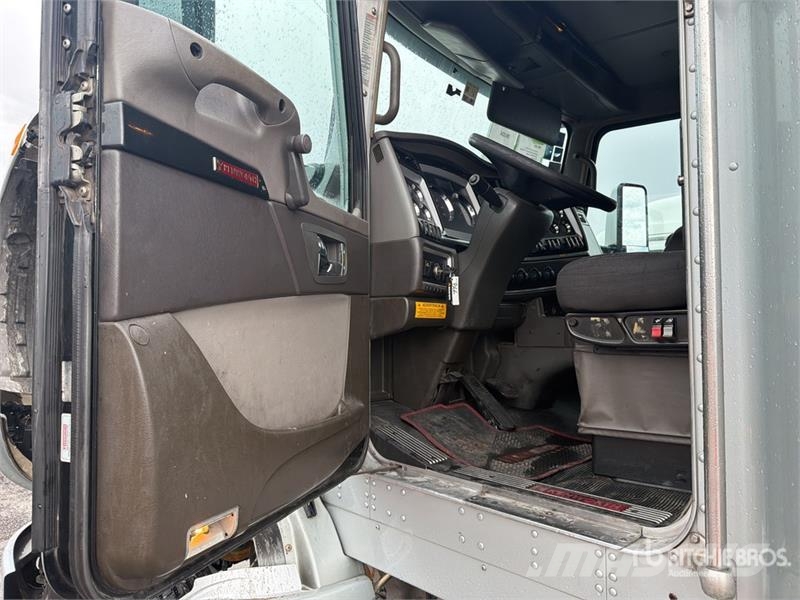 Kenworth T660 6x4 Sleeper Camion Chasis Cabina / Cab and Ch Кабини