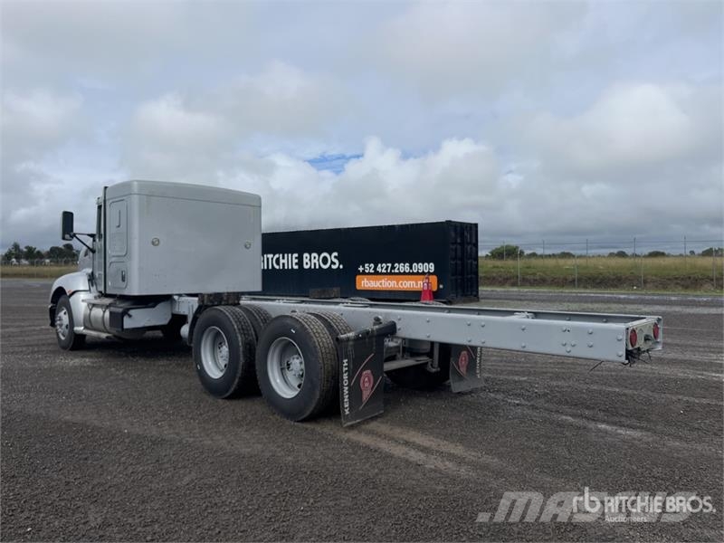 Kenworth T660 6x4 Sleeper Camion Chasis Cabina / Cab and Ch Kabine i unutrašnjost