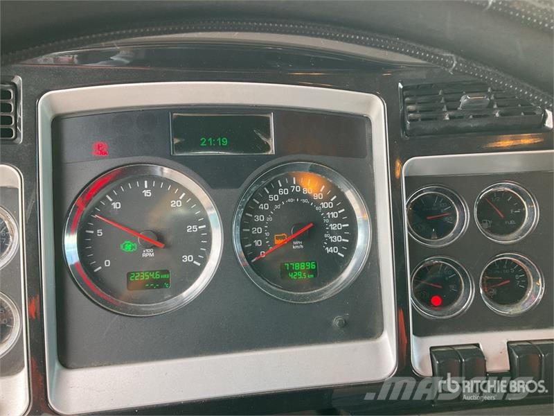 Kenworth T660 6x4 Sleeper Camion Chasis Cabina / Cab and Ch Kabine i unutrašnjost