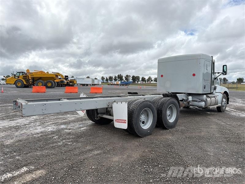 Kenworth T660 6x4 Sleeper Camion Chasis Cabina / Cab and Ch Kabine i unutrašnjost