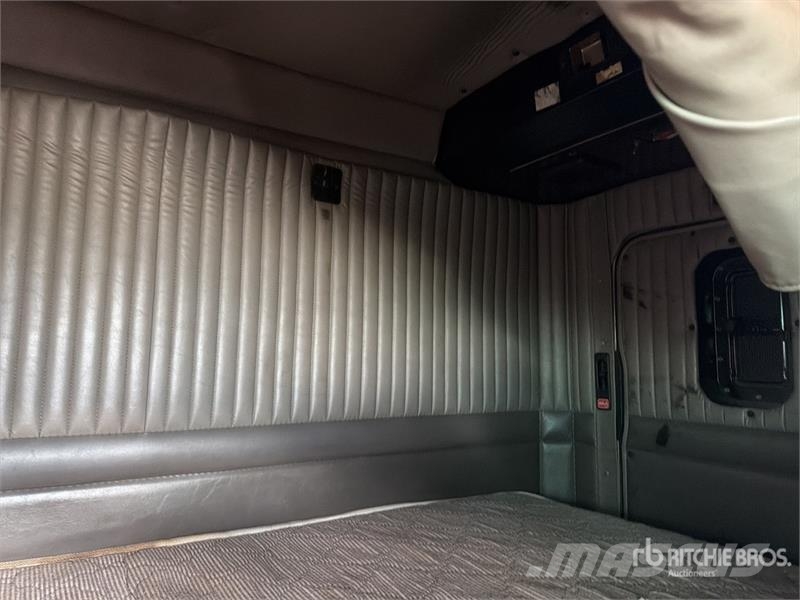 Kenworth T660 6x4 Sleeper Camion Chasis Cabina / Cab and Ch Cabines