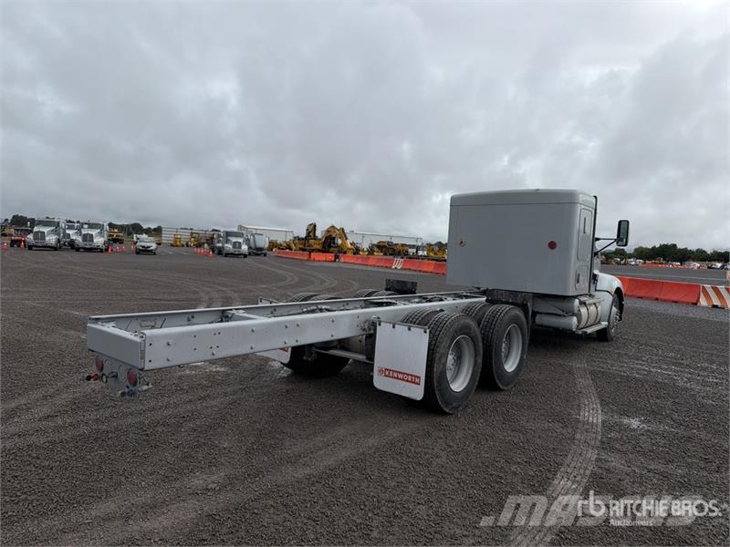 Kenworth T660 6x4 Sleeper Camion Chasis Cabina / Cab and Ch Kabine i unutrašnjost