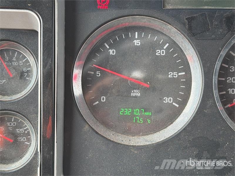 Kenworth T660 6x4 Sleeper Camion Chasis Cabina / Cab and Ch Kabine i unutrašnjost