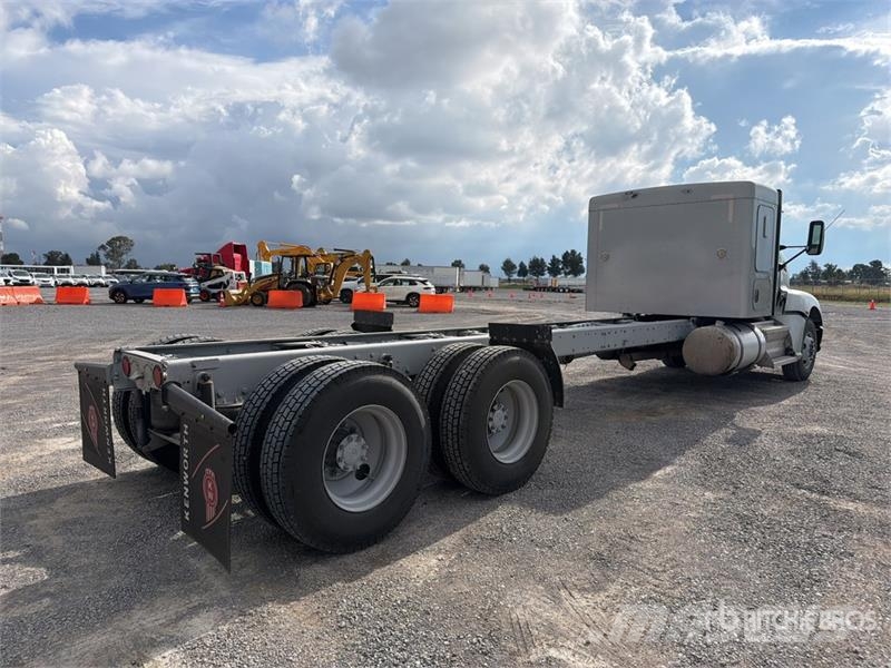 Kenworth T660 6x4 Sleeper Camion Chasis Cabina / Cab and Ch Кабины