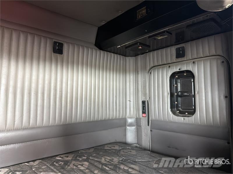 Kenworth T660 6x4 Sleeper Camion Chasis Cabina / Cab and Ch Kabine i unutrašnjost