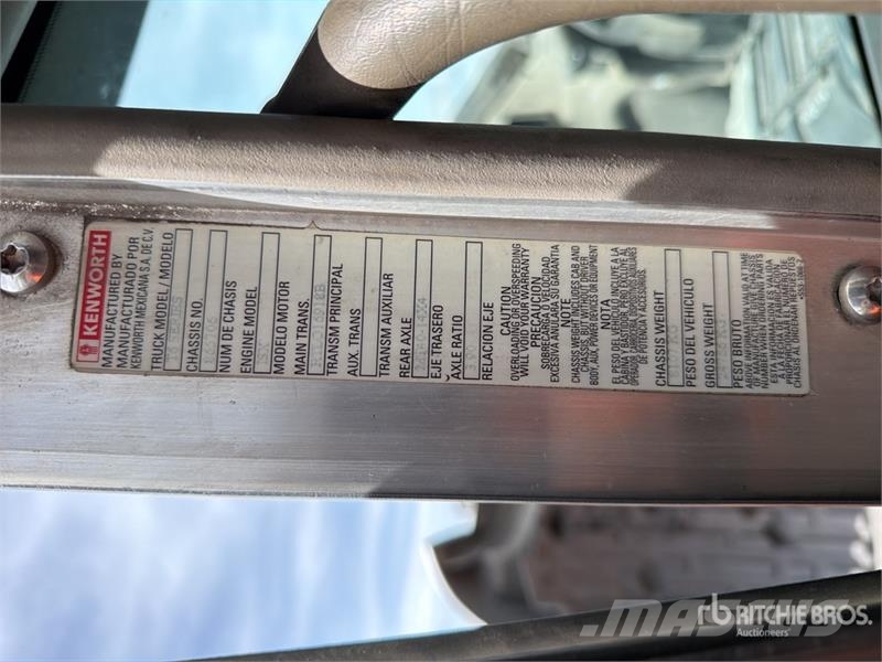 Kenworth T660 6x4 Sleeper Camion Chasis Cabina / Cab and Ch Кабіни