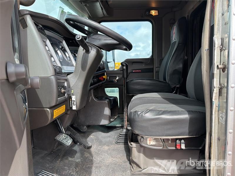 Kenworth T660 6x4 Sleeper Camion Chasis Cabina / Cab and Ch Cabines