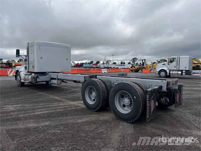 Kenworth T660 6x4 Sleeper Camion Chasis Cabina / Cab and Ch Cabines